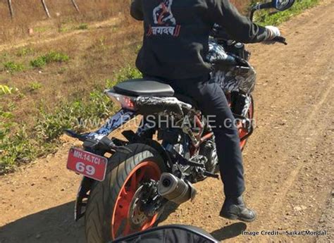Ktm duke 200 compete against the likes of bajaj ns200, suzuki gixxer 250, yamaha fz25 abs, and tvs apache rtr 200 4v. No Metzelers? 2017 Duke 390 Spotted Wearing Michelin Tyres