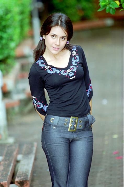 Wulan lorraine guritno (lahir di london, inggris, 14 april 1980. Surya Bina Mitra: Wulan Guritno: Foto Dulu dan Sekarang