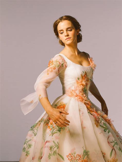 New pic of Emma Watson from 'Beauty and the beast' - Belle ...