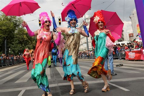 The highlight is the pride parade (german: Regenbogenparade und Vienna Pride 2017: Party mit pinken Pumps