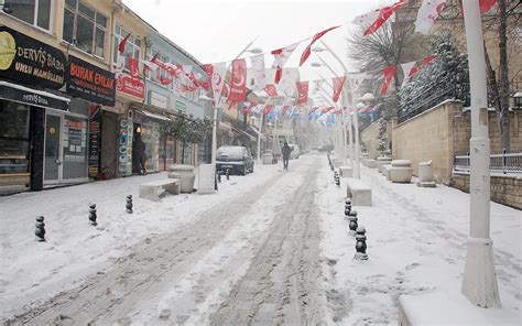 Kuzey kesimlerde 4 ila 8 derece azalacağı, diğer yerlerde önemli bir değişiklik olmayacağı tahmin ediliyor. Bursa kar duracak mı saatlik hava durumu fena! - Internet ...