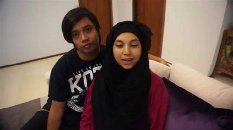 Lyrics for kurnia by mizz nina feat. Noh Salleh and Mizz Nina promoting NEXT'15 - YouTube