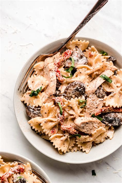 A copy cat recipe of the voila garlic chicken found in the freezer section. Farfalle With Chicken & Roasted Garlic Kopycat Tecipe ...