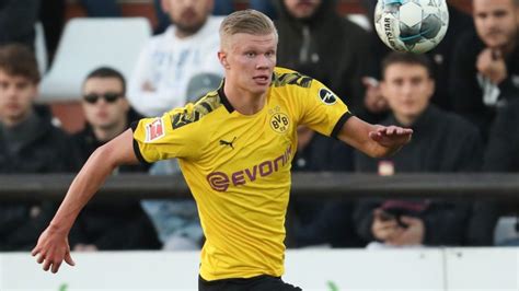 Erling haaland was born on 21 july 2000 in leeds and plays for borussia dortmund. Du tror det ikke før du ser det! Det norske fenomenet ...