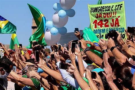 As forças armadas, constituídas pela marinha, pelo exército e pela aeronáutica, são instituições nacionais permanentes e regulares, organizadas com base na hierarquia e na disciplina, sob autoridade suprema do. Entenda a discussão sobre o artigo 142 da Constituição ...