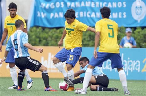 Qual a diferença entre a argentina e o brasil? Brasil e Argentina empatam na estreia do futebol masculino ...