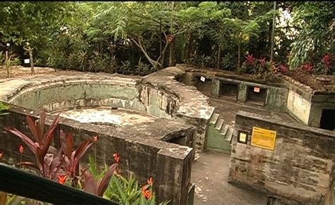 Merangkak di terowong berhantu muzium perang. Senarai 30+ Tempat Menarik Di Penang (Kemaskini Mac 2018)