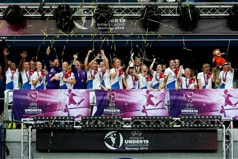 Het nederlands vrouwenvoetbalelftal is een team van vrouwelijke voetballers dat nederland vertegenwoordigt in internationale wedstrijden. NL elftal o 19 vrouwen Europees kampioen | Kampioen, Vrouw