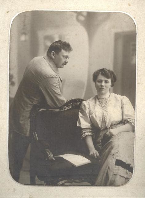 Možná jste to nevěděli, ale spisovatelka (†41) byla pěkné číslo! Šechtl & Voseček photo: Karel Němec s ženou Annou (in ...