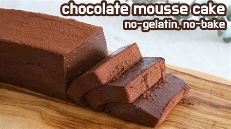 This chocolate mousse cake is a layer of moist chocolate cake with a fluffy chocolate mousse, covered with a chocolate ganache and chocolate whipped cream. 초콜릿 무스 케이크 : no-bake & no-gelatin. chocolate mousse cake ...