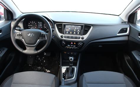 The accent packs more interior room into its stubby. Hyundai Accent 2018 : au sommet de sa catégorie - 7/19