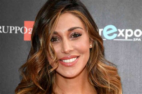 Colaboradora de televisión, hija de la periodista chari gómez miranda, más conocida como 'doña adelaida' Belen Rodriguez incinta, il pancino in mostra sui social ...