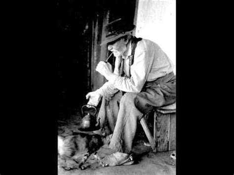 Sin mencionar detalles de su vida, josé larralde es un cantor del pueblo paisano trabajador. Jose Larralde -Domingo de agua - YouTube | Deuda externa ...