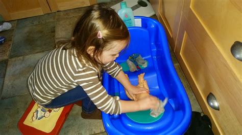 Once the baby's umbilical cord stump has fallen off, he's ready for a bath in his mini tub. Mayfield Blog: Giving her baby a bath