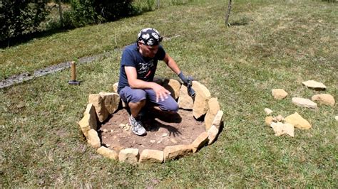 Dies gilt zum beispiel hinsichtlich der abstandsflächen zu anderen gebäuden und damit auch für die grenzbebauung. Feuerstelle Bauen Anleitung Im Garten Mit Steinen Ideen ...