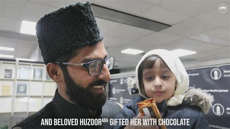 This content is imported from youtube. Little Girl Meets #CaliphoftheMessiah for the First Time | MTA