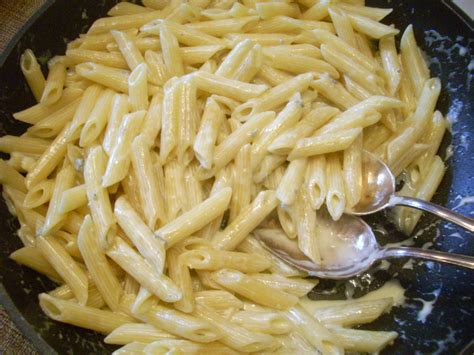 Rigatoni con pesto di noci, gorgonzola dop dolce e. Rigatoni al Gorgonzola