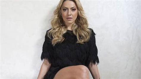 Ünlü şarkıcı hadise makyajsız hali ile kameralara yakalandı. Hadise tatile çıktı makyajsız hali olay oldu - Internet Haber