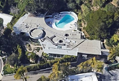 Mark hoppus mengaku mengidap kanker dan sedang menjalani kemoterapi. 【Blink 182】Mark Hoppus' House | President House