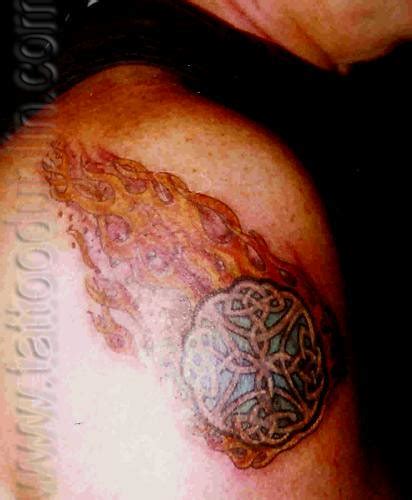 Tattoofilter is a tattoo community, tattoo gallery and international tattoo artist, studio and event directory. celtic comet tattoo | Dublin ireland tattoo artist 'Pluto' f… | Flickr