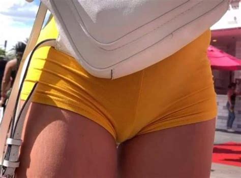 Street cameltoe, girls in leggings. Hot Girl Candid Cameltoe In Spandex Shorts - The Candid Bay