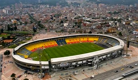 Sparkling clean showers & laundry. Las voces detrás del Estadio El Campín