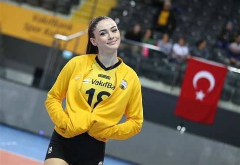 Zehra güneş (born 7 july 1999) is a turkish volleyball player. Zehra Güneş gelecek sezon hangi takımda? - Voleybolunsesi