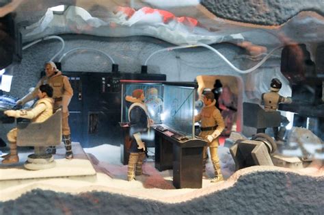 Star wars cantina chairs for mos eisley diorama 3.75 inch no figures! hasbro-star-wars-diorama-san-diego-comic-con-2010-han-solo-battle-for-hoth.jpg (800×532) | star ...