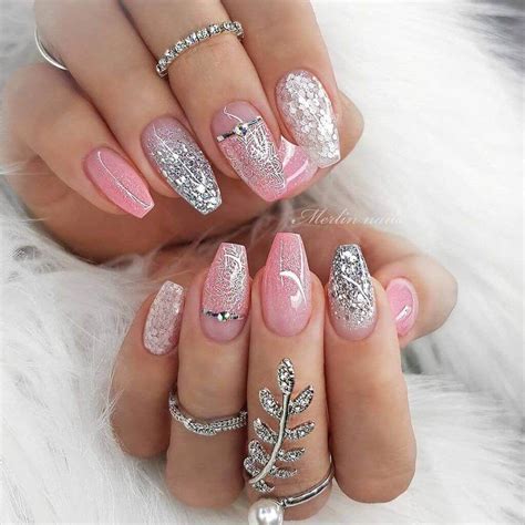 Los adictos a las uñas adoran el estilo francés, especialmente en colores fuetes como el oro. Uñas De Acrilico Rosas Con Dorado / Unas De Acrilico Rosas ...