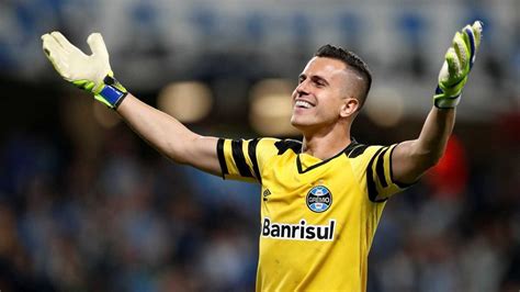 Jun 04, 2021 · يملك حارس مرمى الاتحاد، البرازيلي مارسيلو غروهي، رقمًا مميزًا خلال مشاركته مع الفريق في مسابقة دوري كأس الأمير محمد بن سلمان للمحترفين. فضية المونديال وكأس ليبيرتادوريس - من هو البرازيلي جروهي ...