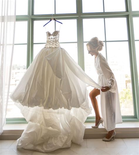 Bhldn offers a curated collection of wedding dresses including ballgowns, modern looks, strapless, and many other. Wedding Photography: 5 Must-Have Bridal Portraits - Inside ...