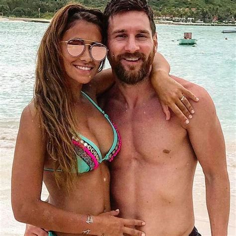 Lionel andrés messi cuccittini) е аржентински футболист, нападател, капитан на испанския клуб барселона. FIFA World Cup 2018: Lionel Messi and Antonella Roccuzzo ...