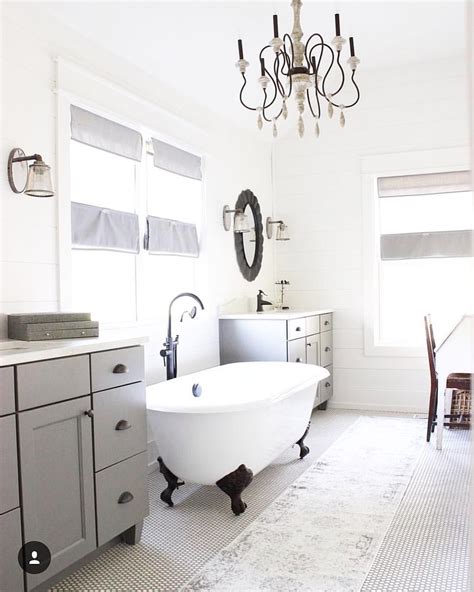 A restorative bath can do wonders for your mind and body. Pin by Heather Gardner on BaThRoOm | Small bathroom decor ...