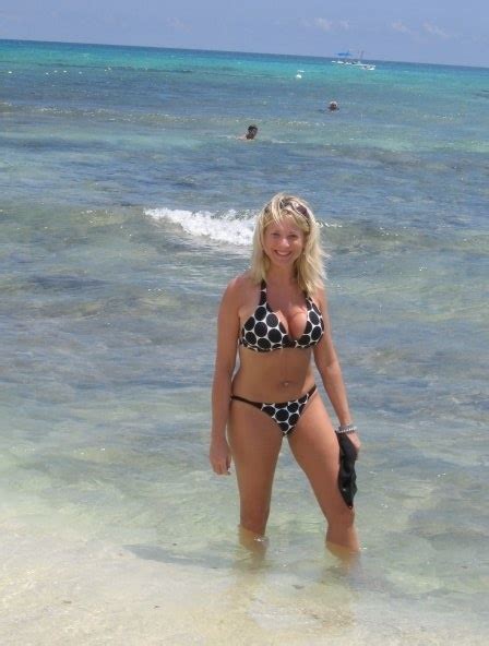 Gorgeous tanned blonde lapdance 6 min. bikini | Private MILF Pics - Part 3