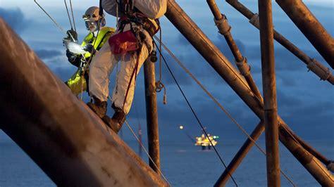 Aker solutions specialises in oil & gas. Aker Solutions to axe 900 jobs from MMO unit across Norway