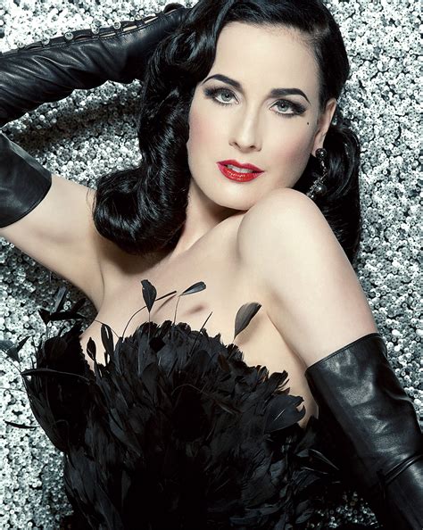 The pose of dita in front of her. Dita Von Teese - BELLO Mag