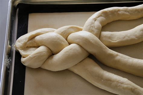 Braid bread with 4 strands. Challah bread | Foodyear.net