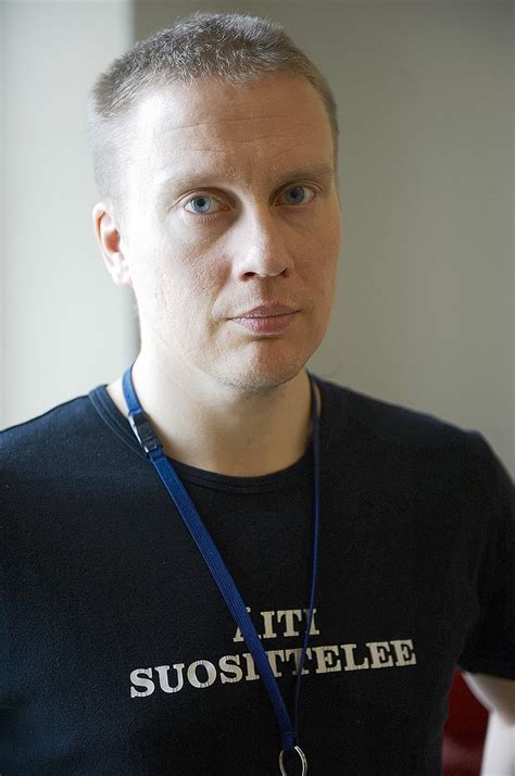 Teemu tuomas mäki is a finnish artist, theatre director and writer. Teemu Mäki Suomen Taiteilijaseuran puheenjohtajaksi ...
