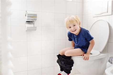 Nicholas hare architekten llp, 2012. Cute little boy in restroom | Mamablog