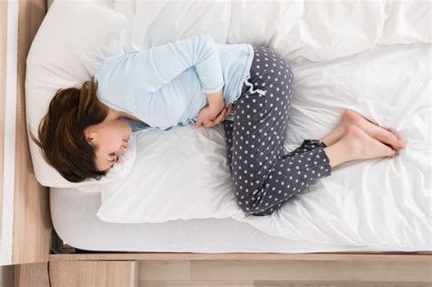 Come alleviare il mal di stomaco con l'alloro | Essere Sani