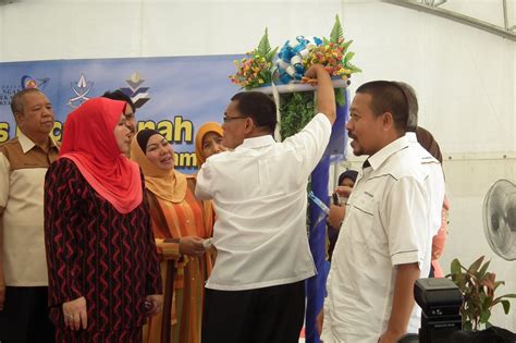 MENTERI BESAR MERASMIKAN PECAHTANAH PERPUSTAKAAN AWAM ...
