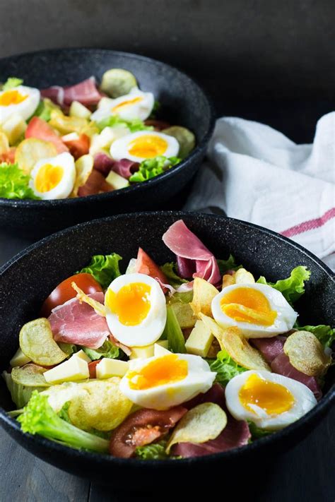 Salpique o queijo e asse por cinco minutos. Salada de Presunto Parma, Ovos, Batata, e Queijo {Salada ...