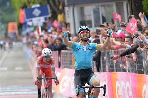 .del ecuatoriano richard carapaz (movistar), quien ganó este domingo su primer giro de italia y se convirtió en el segundo corredor sudamericano en conseguirlo había encarado la última etapa con 1 minuto y 54 segundos de ventaja sobre nibali y, pese a perder 49 segundos con respecto al italiano. Giro d'Italia 2019: Richard Carapaz ist der Sie...