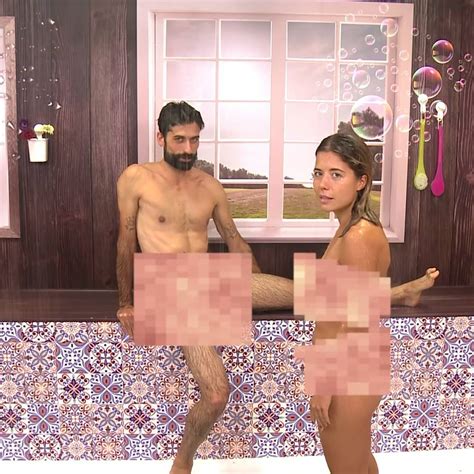 Em 2015 e 2016 apresentou os extras diários do reality show a quinta na tvi. Apresentadora Isabel Silva ousada na "Banheira das ...