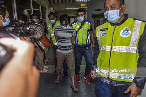 Sekali lagi pengurus kepada pelakon baharu, muhammad shah radhi hazvee iaitu leana sharif mengulas mengenai dakwaan yang mengatakan aktor itu 'melarikan' seorang wanita berstatus isteri orang. Artis Larikan Isteri Orang, Didakwa Ajak Bersetubuh