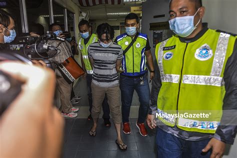 Sekali lagi pengurus kepada pelakon baharu, muhammad shah radhi hazvee iaitu leana sharif mengulas mengenai dakwaan yang mengatakan aktor itu 'melarikan' seorang wanita berstatus isteri orang. Artis Larikan Isteri Orang, Didakwa Ajak Bersetubuh