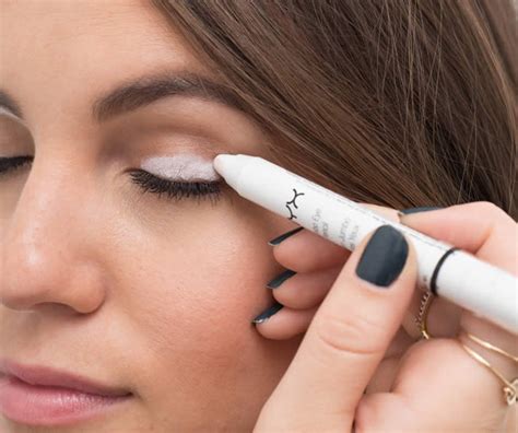 But to lightly spray an eyeshadow brush and then use it as to not cake your color palette. Make a less pigmented eyeshadow more vibrant by covering your eyelid with a white eyeliner first ...