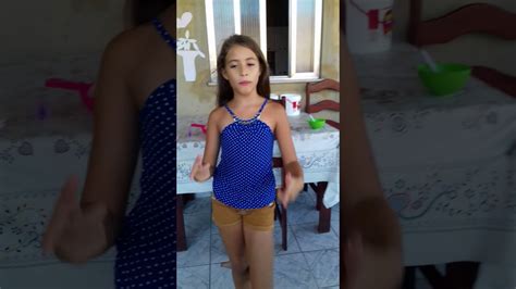 Meninas dançando ao som do roberto carlos na festa do rancho açoriano. Menina dançando loka - YouTube