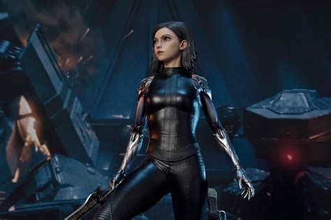 Battle angel returns to theaters. Fox Reveals Alita: Battle Angel Figures, Collectibles, and ...