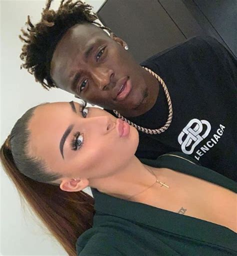 Roma kulübü, 23 yaşındaki abraham'ın 40 milyon euro bonservis bedeliyle transfer edildiğini duyurdu. Tammy Abraham girlfriend: Meet the stunning YouTube star ...